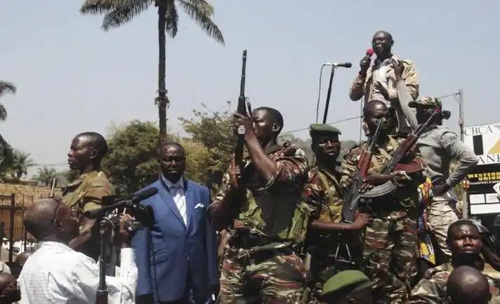 华盛顿一家酒店里，卢旺达和刚果（金）代表团直接撕破脸，安保人员正面对峙，双方互相