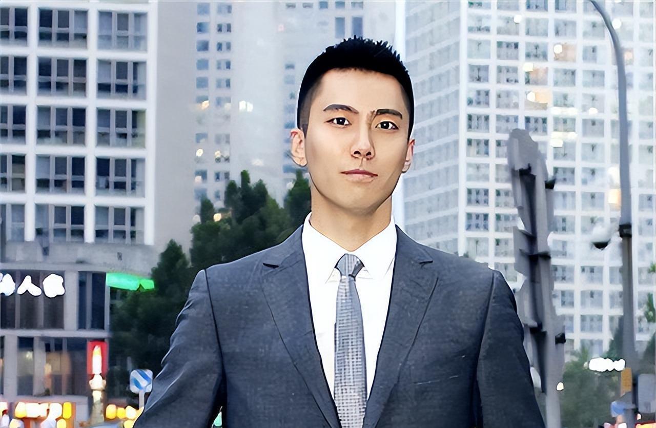 13年前，福建一名考生拒绝保送清华，班主任说他狂妄，校长骂他自大，可是他干了更疯