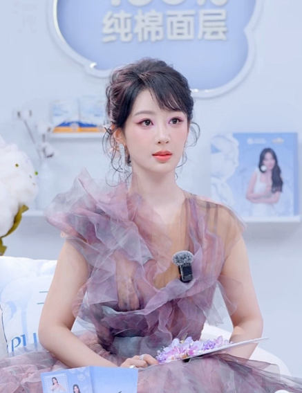 杨紫新剧已经完成招商男主不会是欧豪，这种女主单枪匹马，一个人扛大旗完成招商的还