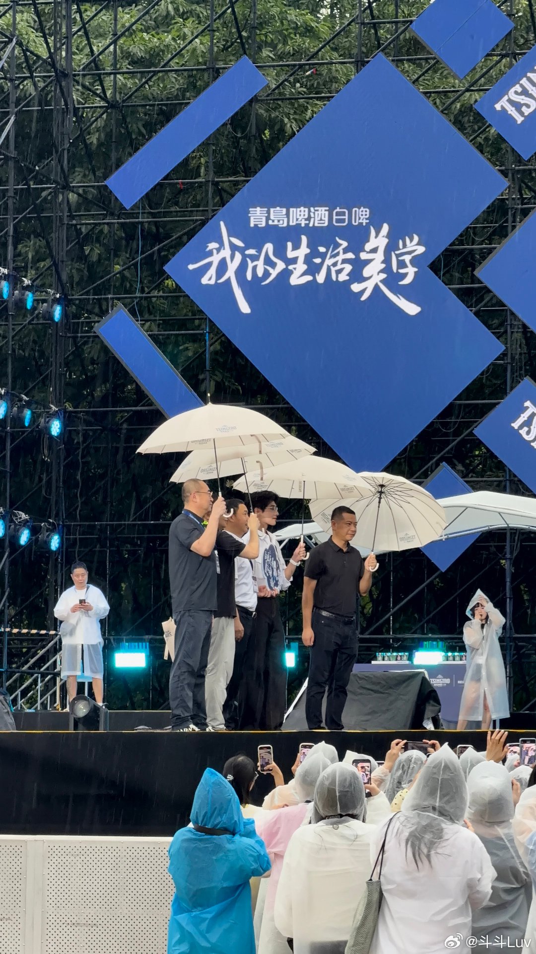 杨洋我没白来谢谢杨洋真人的脸比电视里还小，今天真好看！