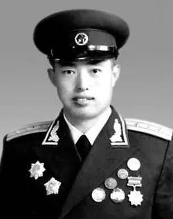 开国上校刘竹溪回忆录中关几位开国将领的评述1、杨国夫（中将）刘竹溪长