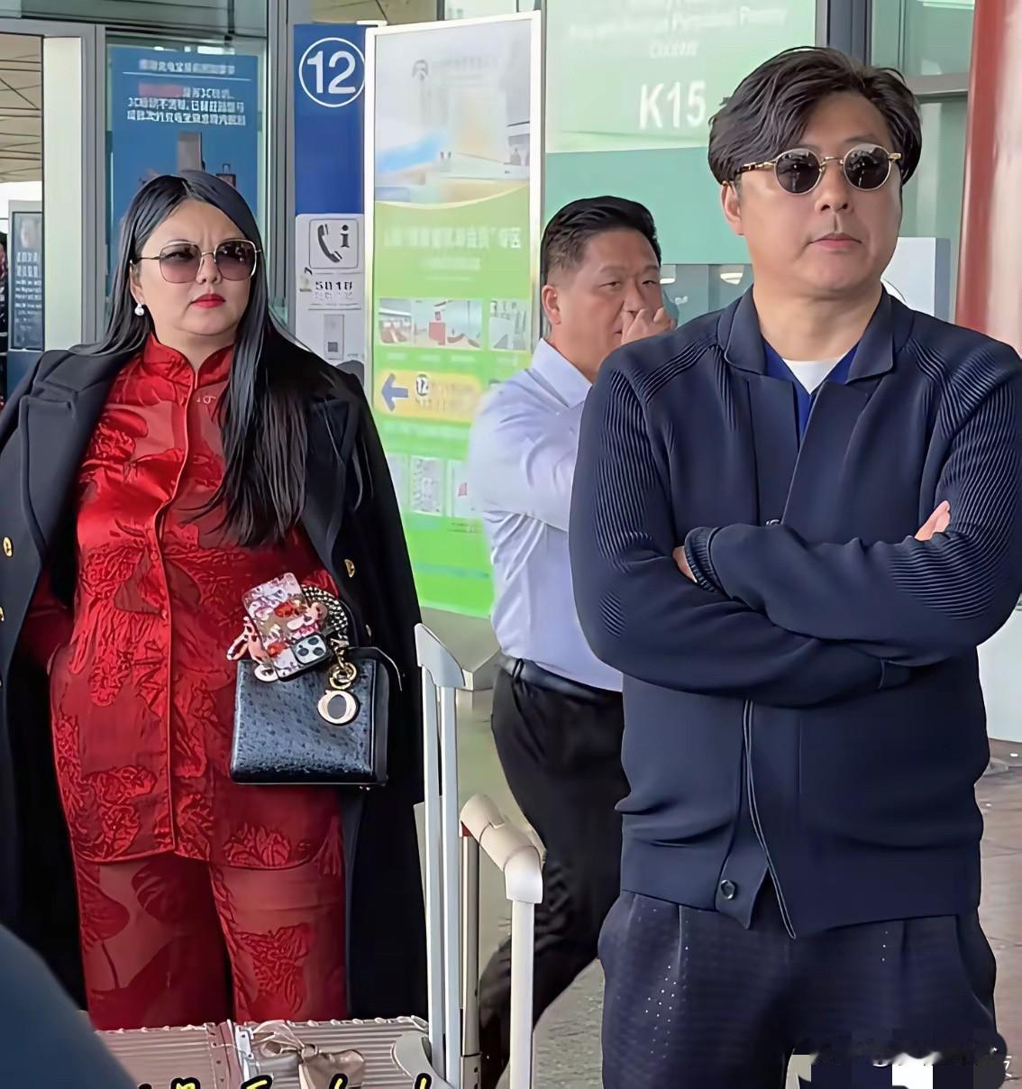 姐就是女王，自信放光芒。原来台柱子，现在承重墙。你看今天李湘和王岳伦现身机