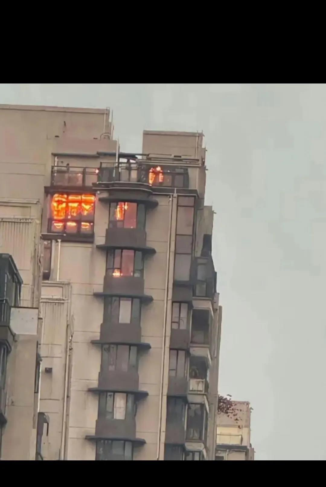 这是阳光反射还是啥