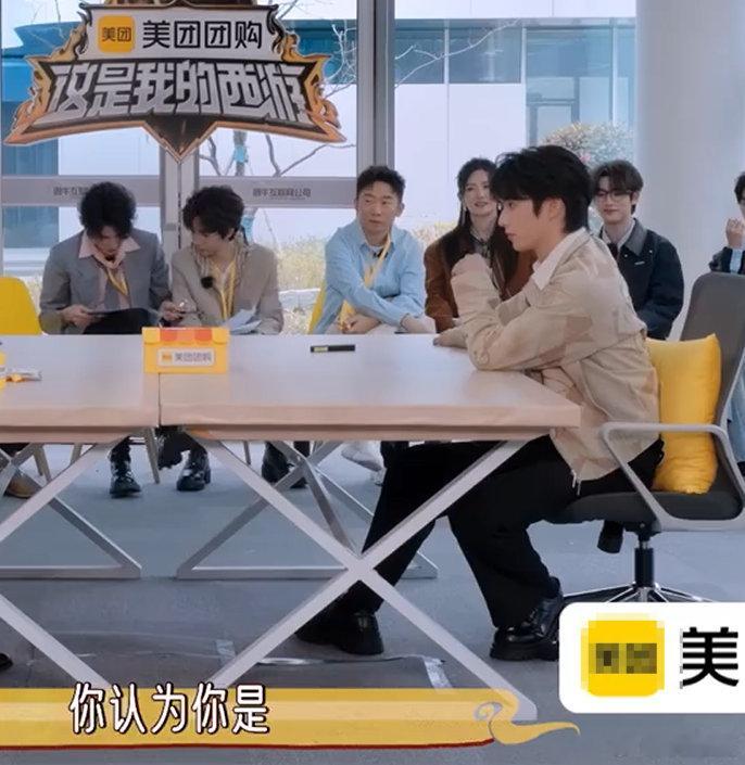 刘耀文给自己的颜值智力打分董事长提问够犀利，刘耀文淡定接招。对他的颜值、智力评