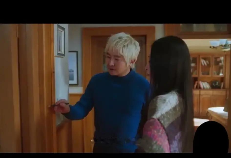 崔国明把海参崴攒下的家底全砸进那栋快塌的老宅，邻居笑他傻，他闷头锯木头钉窗框。