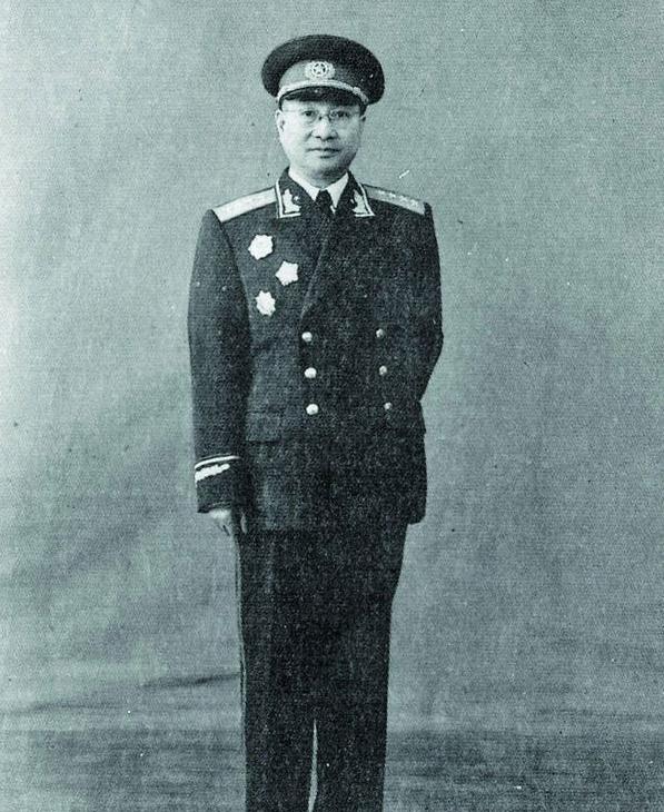 61年陈赓病逝，毛主席得知后流着泪向田家英说：他不该这么早就死“主席，上海长话