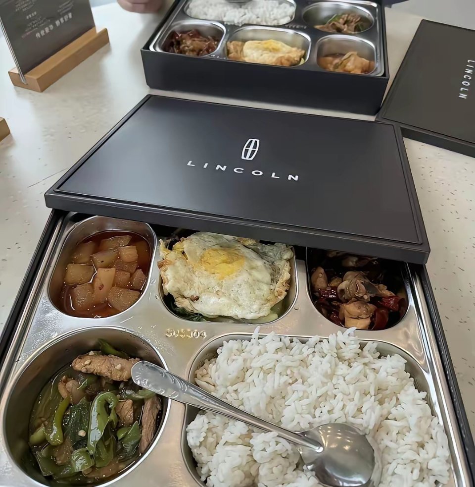 我该买哪个牌子的汽车？最近在看车，在丰田，路虎，林肯三个品牌中犹豫！每次中午的时