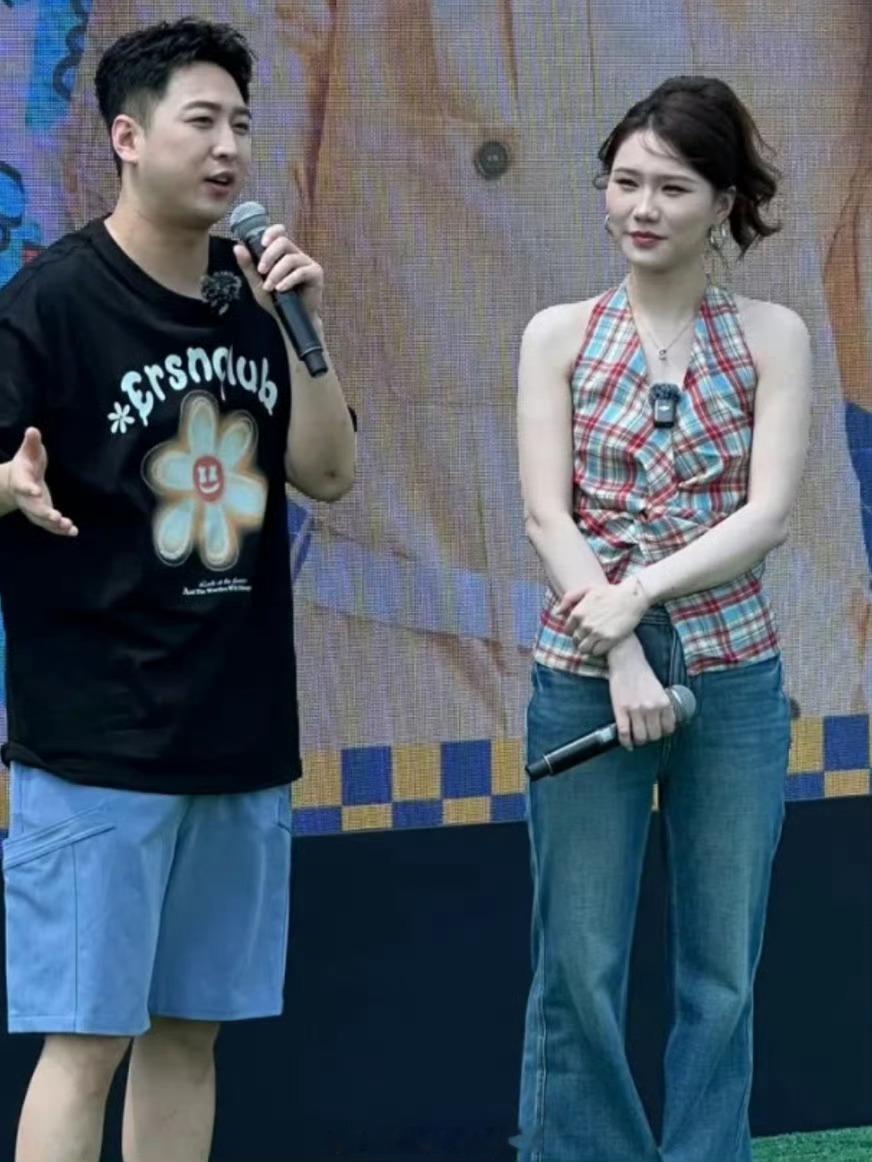不是我说旺旺生图这脸旺旺好美哇眼睛大大的整个人白到发光！果然钱真的养人…