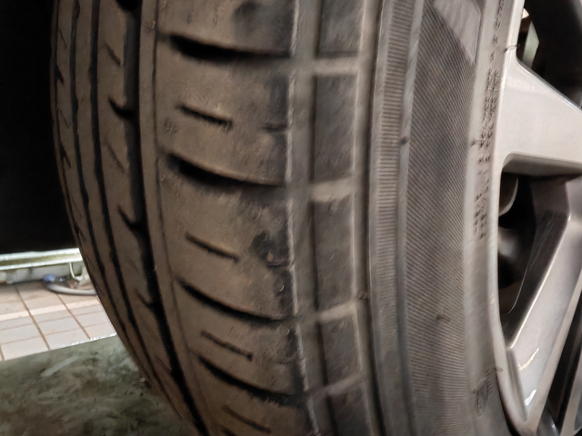 23款劲势版思域前轮吃胎有跟我一样的吗目前行驶了17000多公里，向厂家反映了