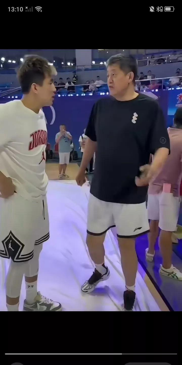 看看郭艾伦这排面，是不是让那些黑他的人都难以置信啊！说郭艾伦是目前CBA中最具影
