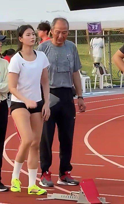 刘翔的教练孙海平，本来应该是功成身退安享晚年了。没想到继续教弟子练跨栏，而且还收