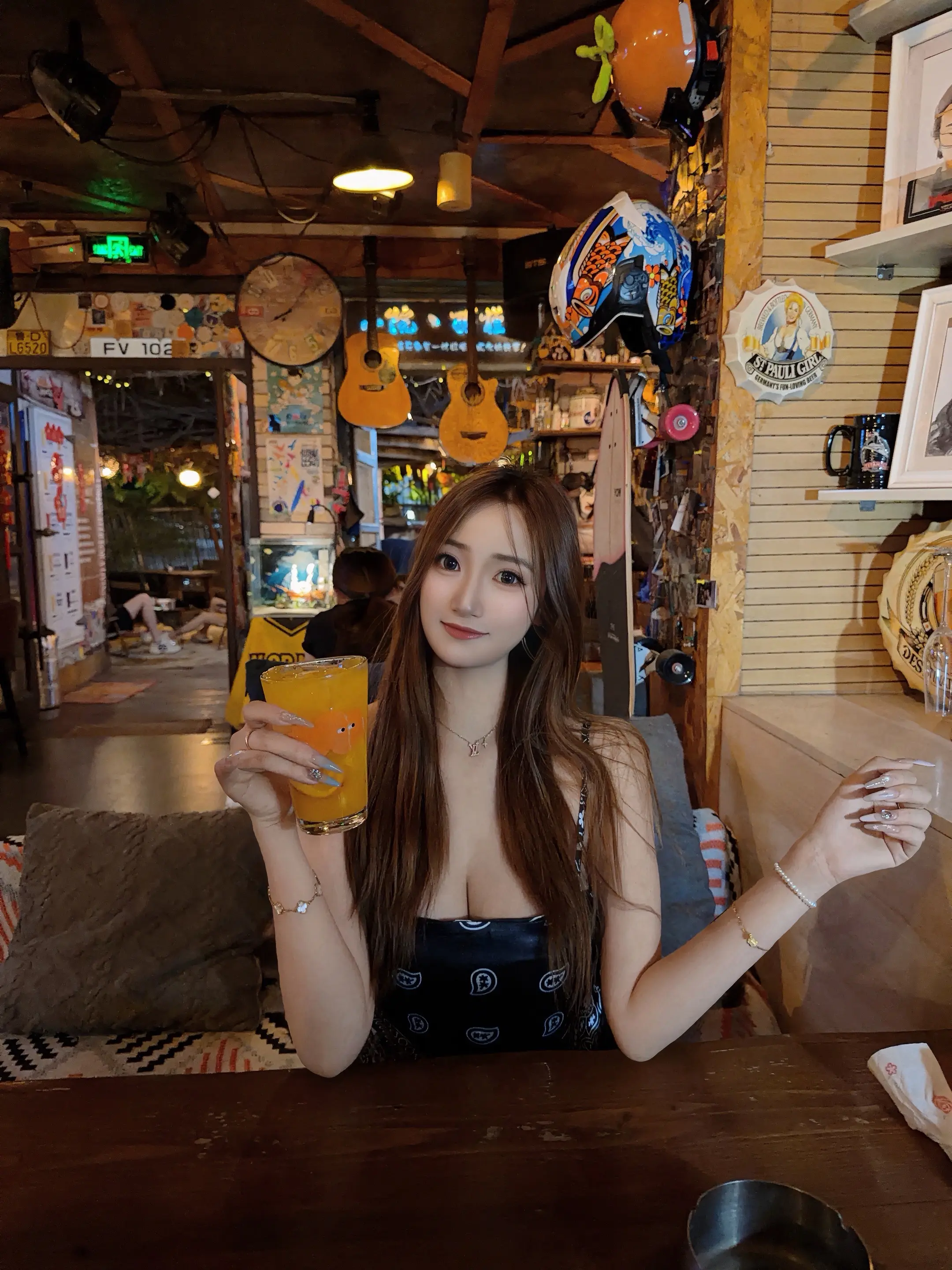 清吧出片 咖啡店穿搭 酒咖