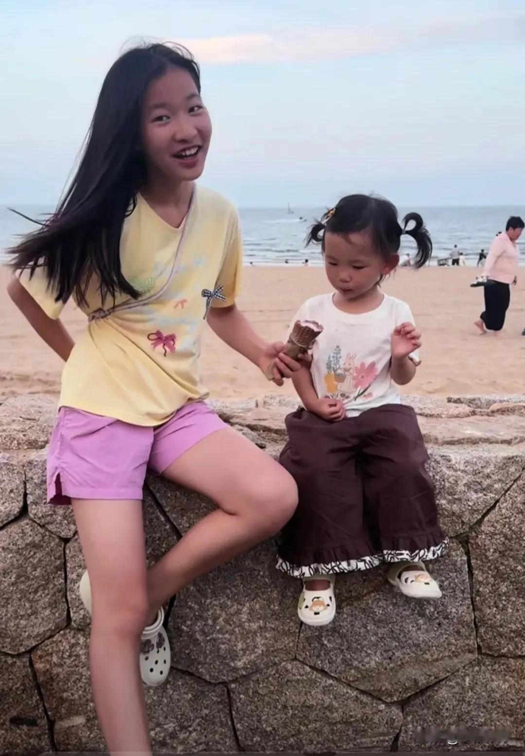 张雪峰女儿，张姩菡的舅舅也出来了！视频里，张雪峰老师的小舅子带着自家女儿一起