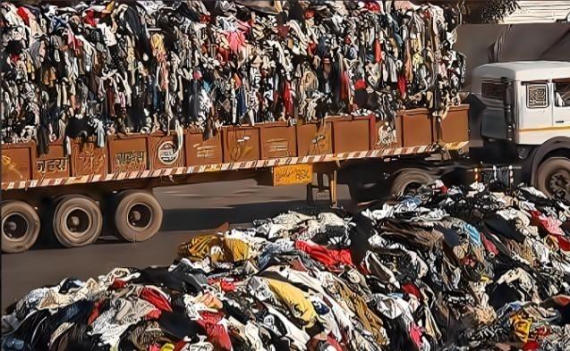 中国捐的“旧衣服”，运到“非洲”后成什么样了？看完你还会捐吗。平时扔进小区回