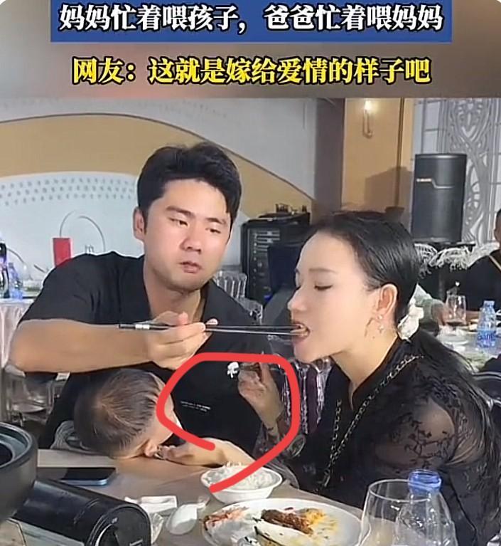 刷到个超暖视频！广东小两口带娃吃酒席，妈妈低头专心喂宝宝，爸爸怕老婆吃不上热乎的