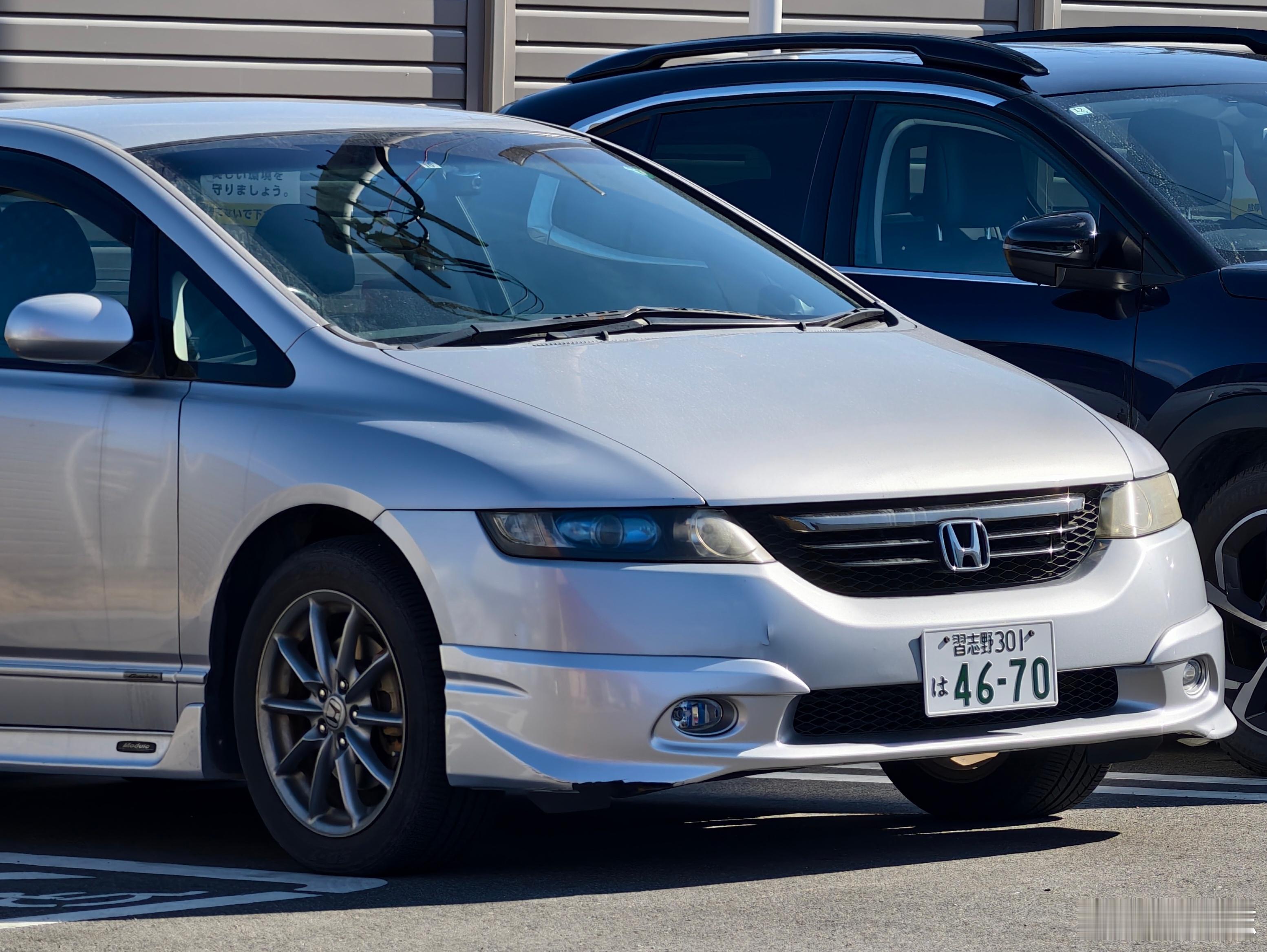 型车街拍偶遇奥德赛RB1前期款。其实理想i8现在走的路线像极了当年的RB1。一个