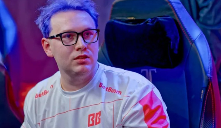 gpk因鼻子手术恢复不佳，在打了梦幻联赛四轮瑞士轮后决定退赛，BB临时找了玉玉小