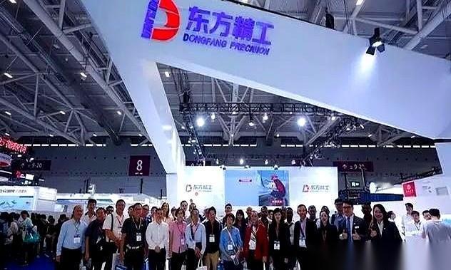 一家公司，把自己最挣钱的业务，占了六成多收入的“摇钱树”，打包卖了63个亿。第