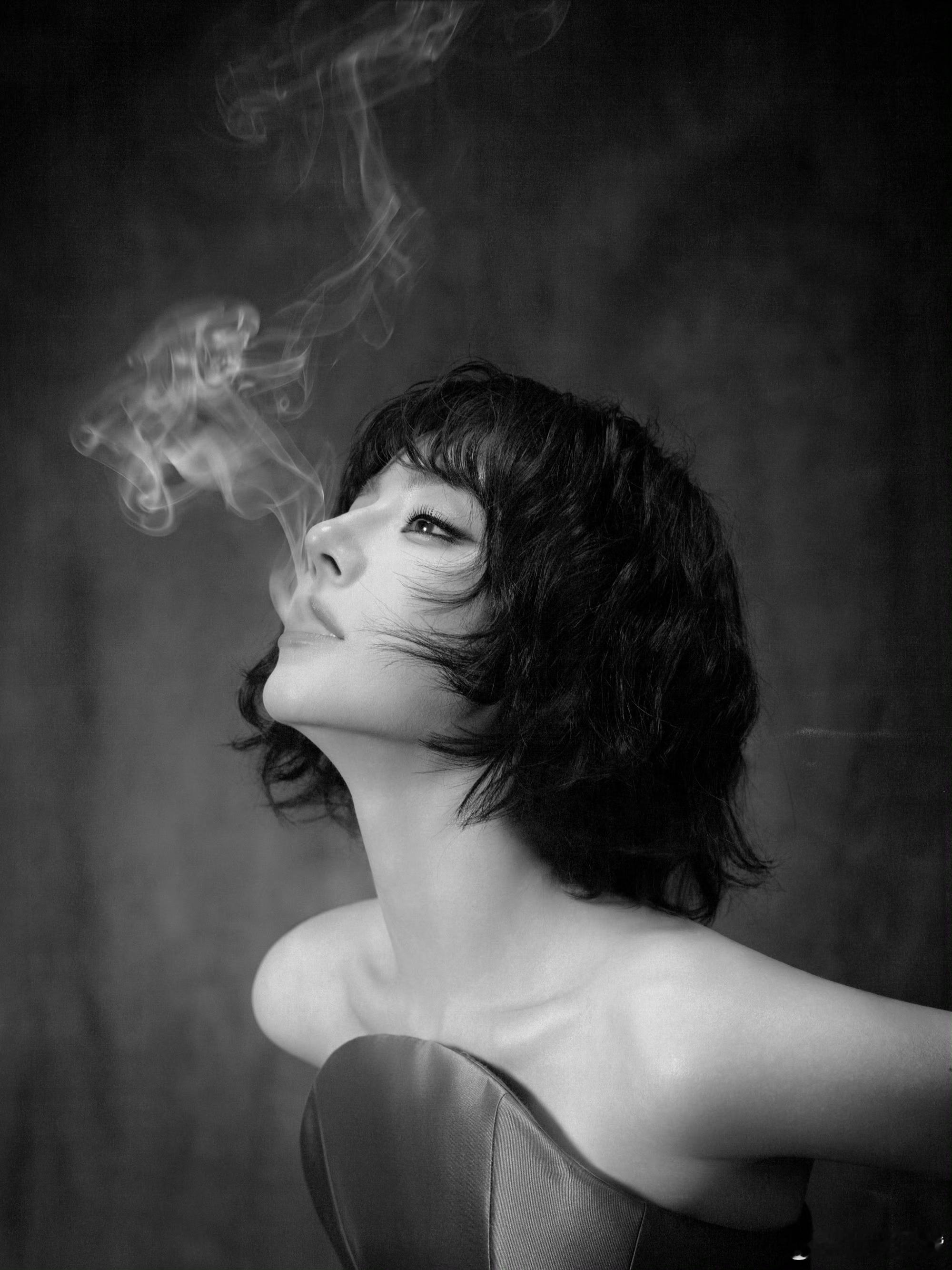 迪丽热巴吐烟圈营销这个真的好吗？我觉得还是不上热搜的好！[捂脸哭]能不能把这个热搜