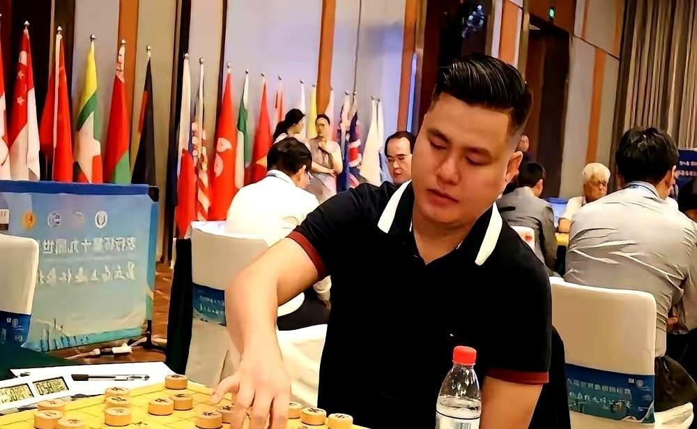 四盘棋，一盘没赢，就这么被干回家了，顶着