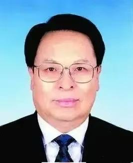 他是浙江绍兴人，从国家广电总局局长赴任河南，记者出身、胸怀中原，曾任河南省委书记