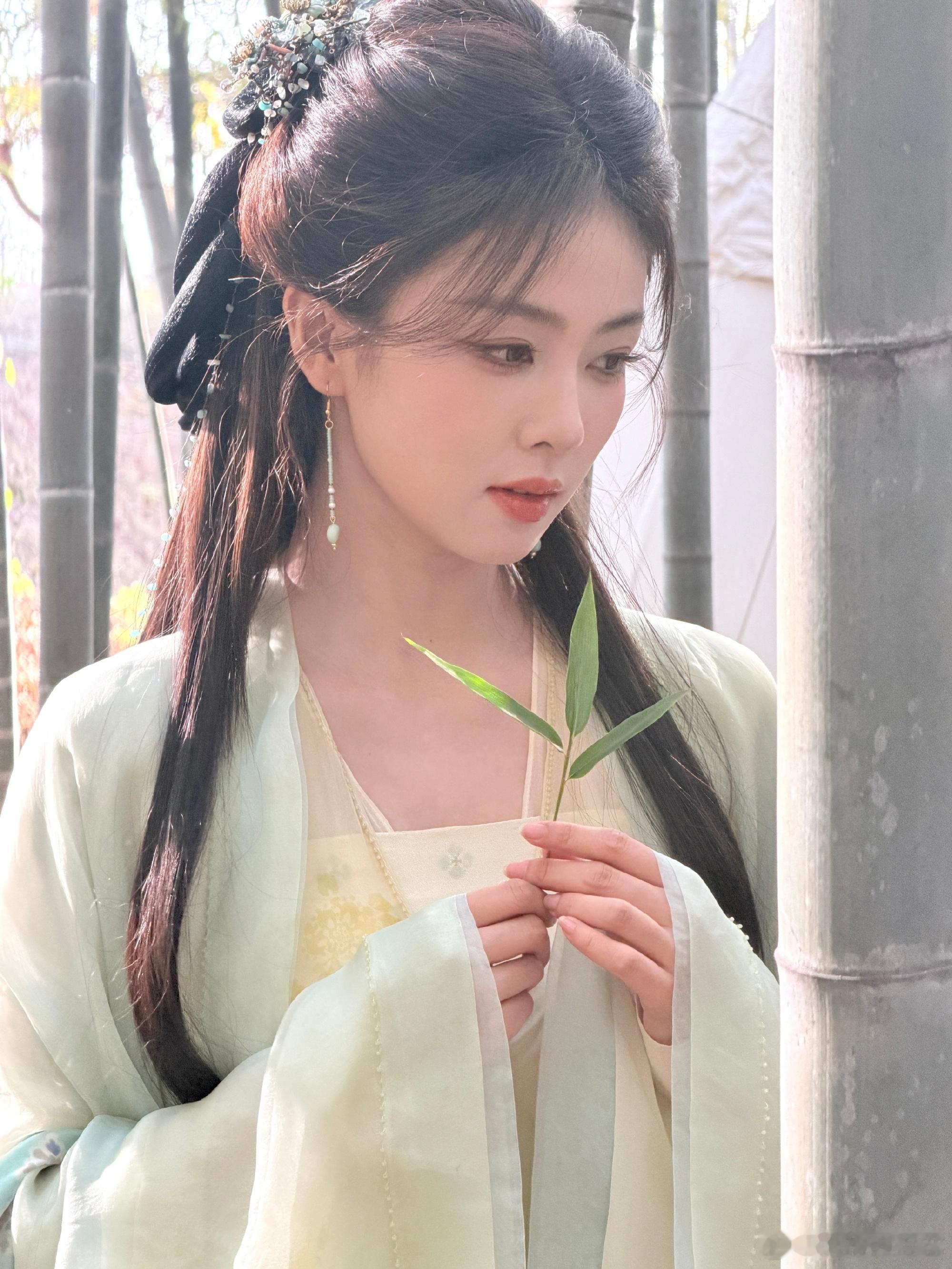 白鹿青衣仙女白鹿仙女限时返场白鹿仙女限时返场，青衣仙女太美了，好想我们的临江仙