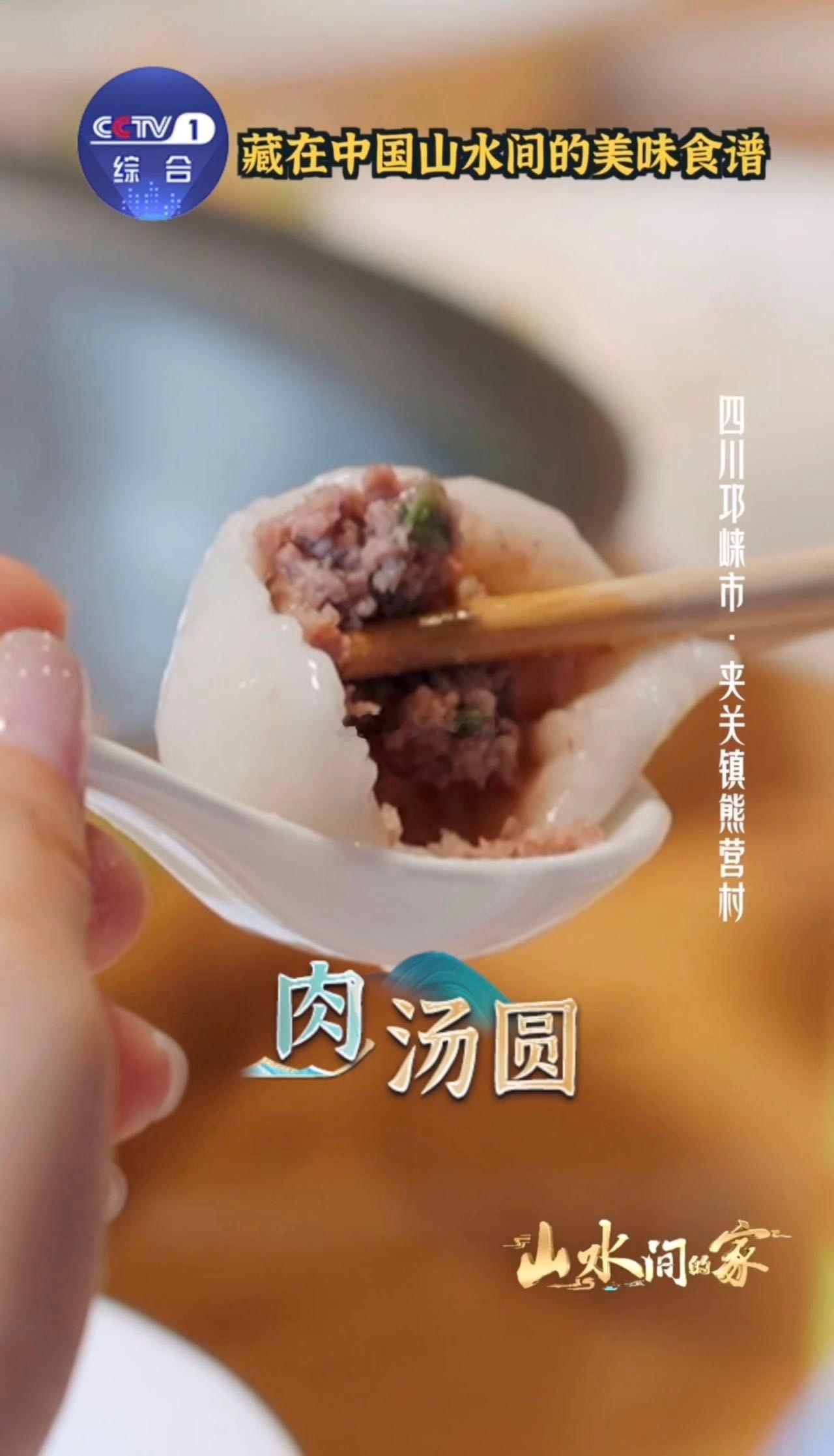 柴火炒青菜脆嫩、土锅炖鸡喷香，没有复杂调味，全靠食材本鲜，这才是最踏实的舌尖幸福