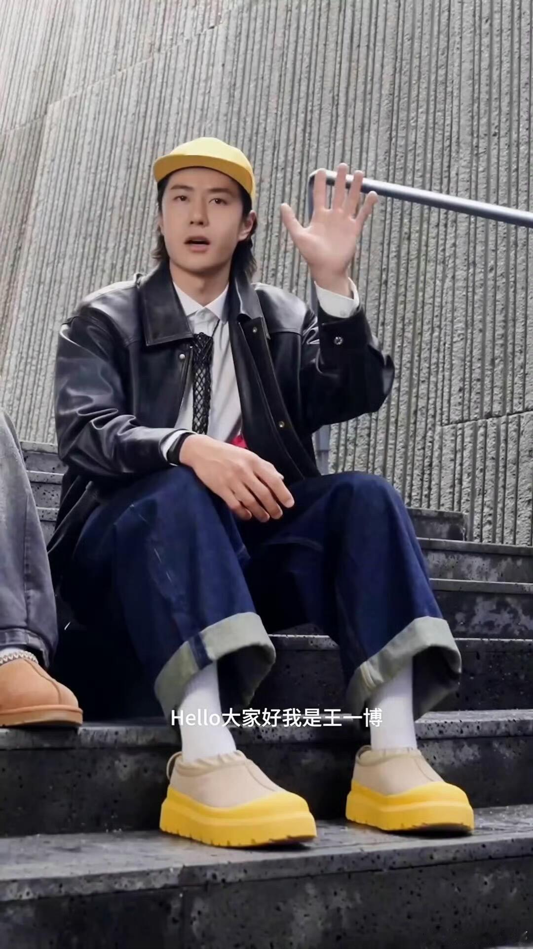 王一博又又又把新发型焊在审美点上了！之前的羊毛卷就够让人念念不忘，这次的蓬松小卷