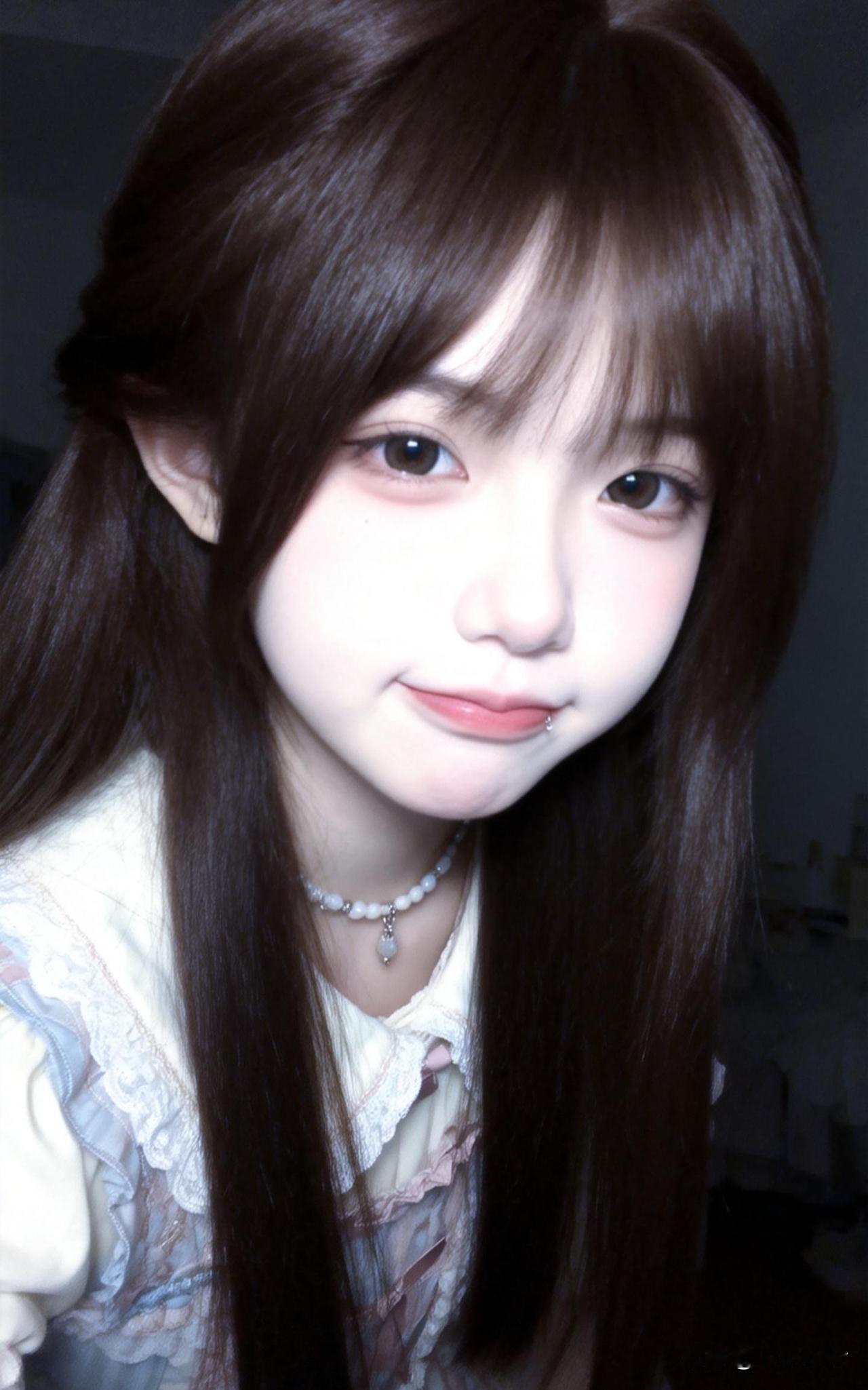 眉眼如画，笑靥如花。