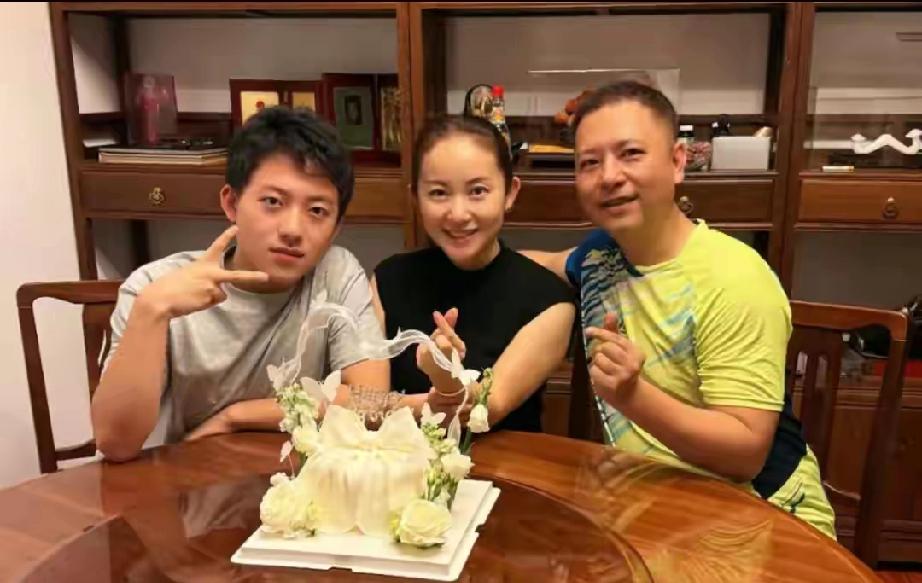 搞笑男孩天天长大！艺术世家育儿全是戏，半句说教都没有6年前靠模仿