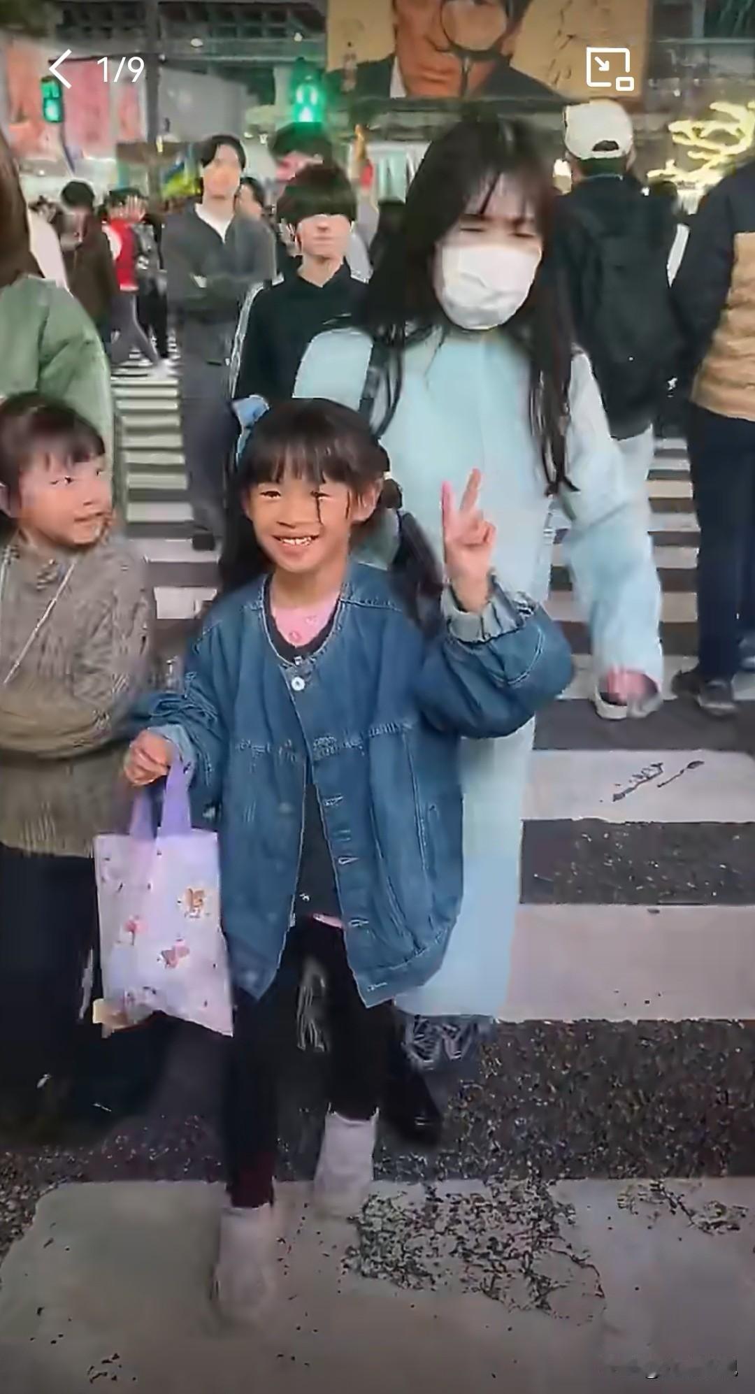 台湾女童到日本旅游被恶意撞到，台湾人不但不指责撞人的日本人女子，反而怪女童不该在