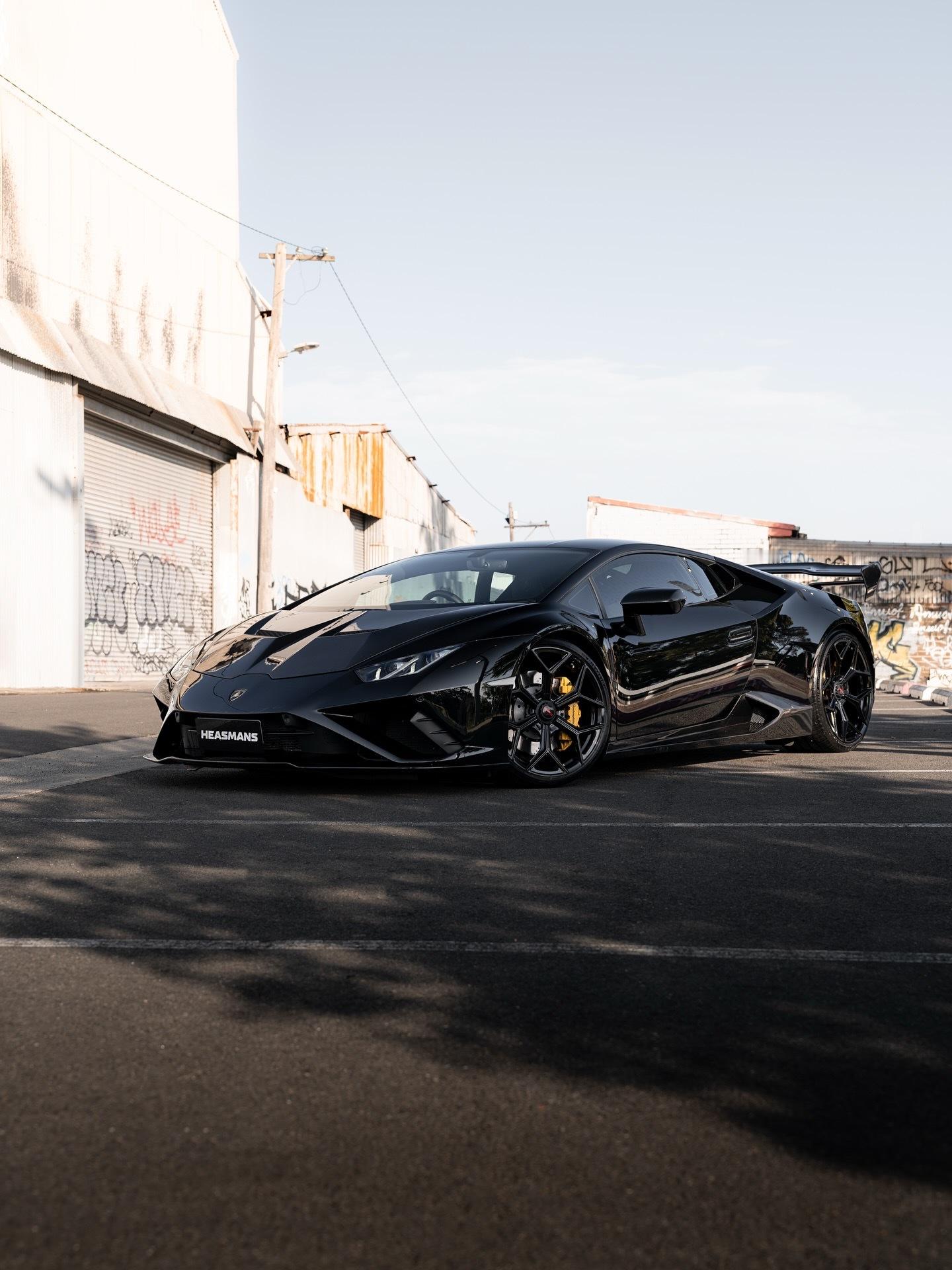 兰博基尼HuracanEvo，采用碳纤维材料打造，所有部件都放置得恰到好处！✔