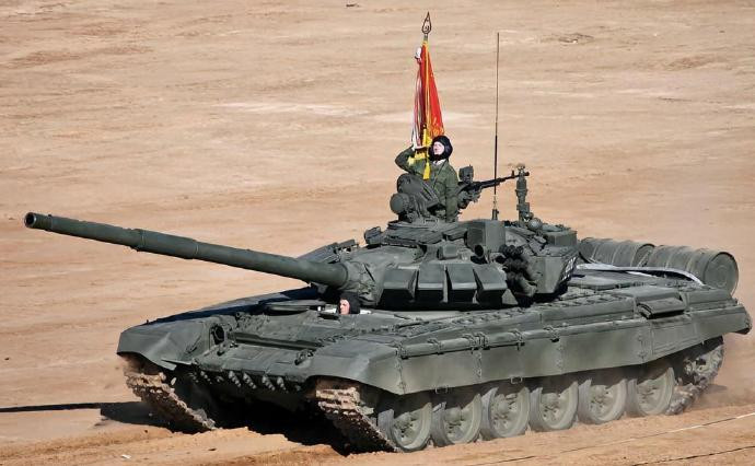 每天认识一件兵器苏联T-72主战坦克T-72主战坦克是苏联在T-64主战坦克的