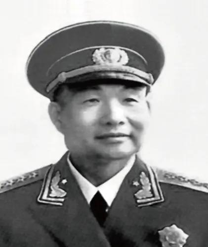 毛主席晚年最信任的十个人都是谁？萧劲光，湖南长沙人，1922年加入中国共产党。