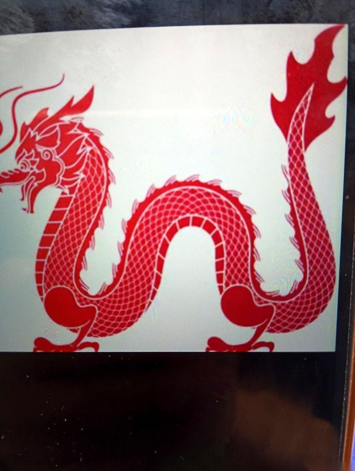 美军的军舰又出现在加勒比海了。一艘庞大的油轮，正慢吞吞地拱着身子，在蓝色的海面