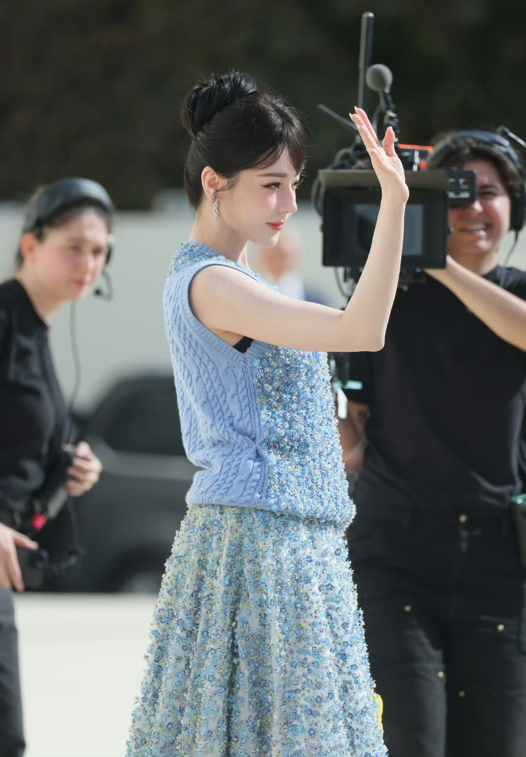 迪奥大秀也子这两套真秒杀，给热巴穿的这是个啥？[？？？]​​​