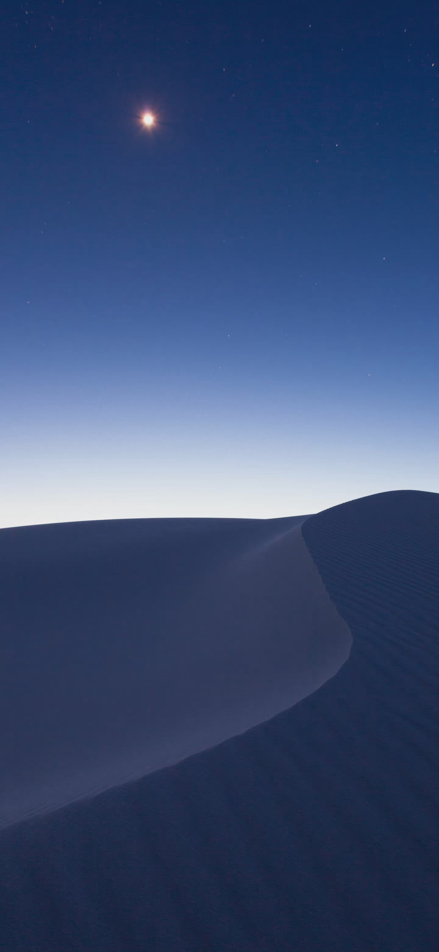 小伙伴们早～醒了还没起，赖床中