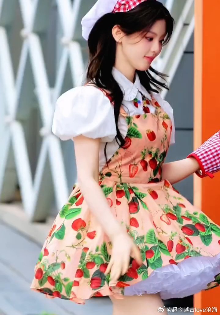 火箭少女101杨超越你这能播吗杨超越一见你就笑路透芭比娃娃+童话小公举