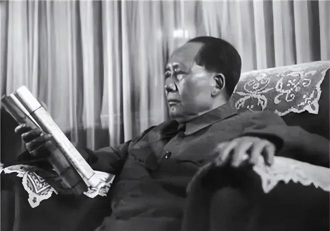 1962年，年过八旬的麦克阿瑟突然听到了一个让人震惊的消息：印度跟中国开战了，得