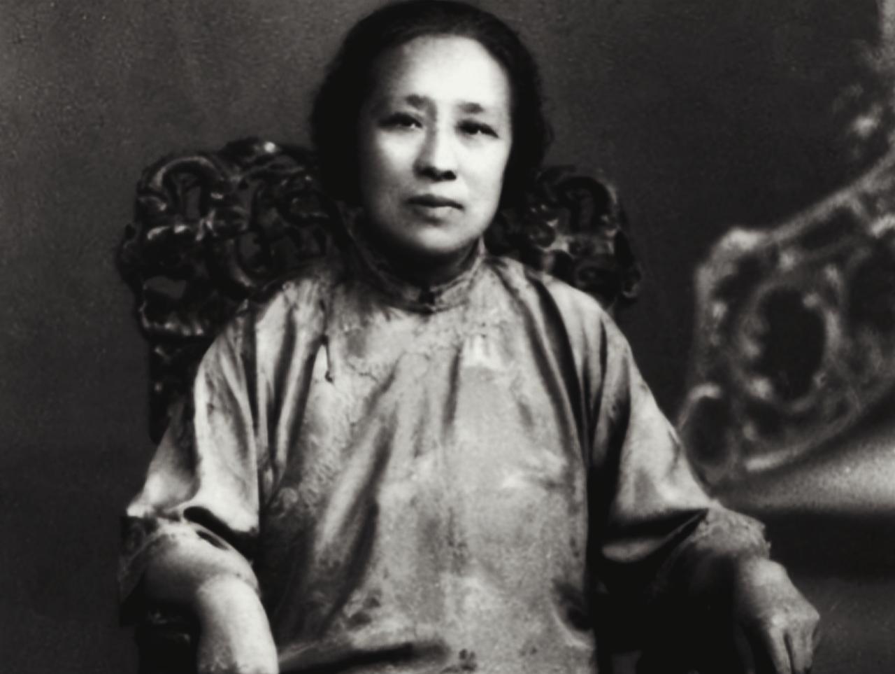 1942年，逃难海上突遇“海匪”拦船，船长瘫软绝望，63岁何香凝却冷冷一句：“告