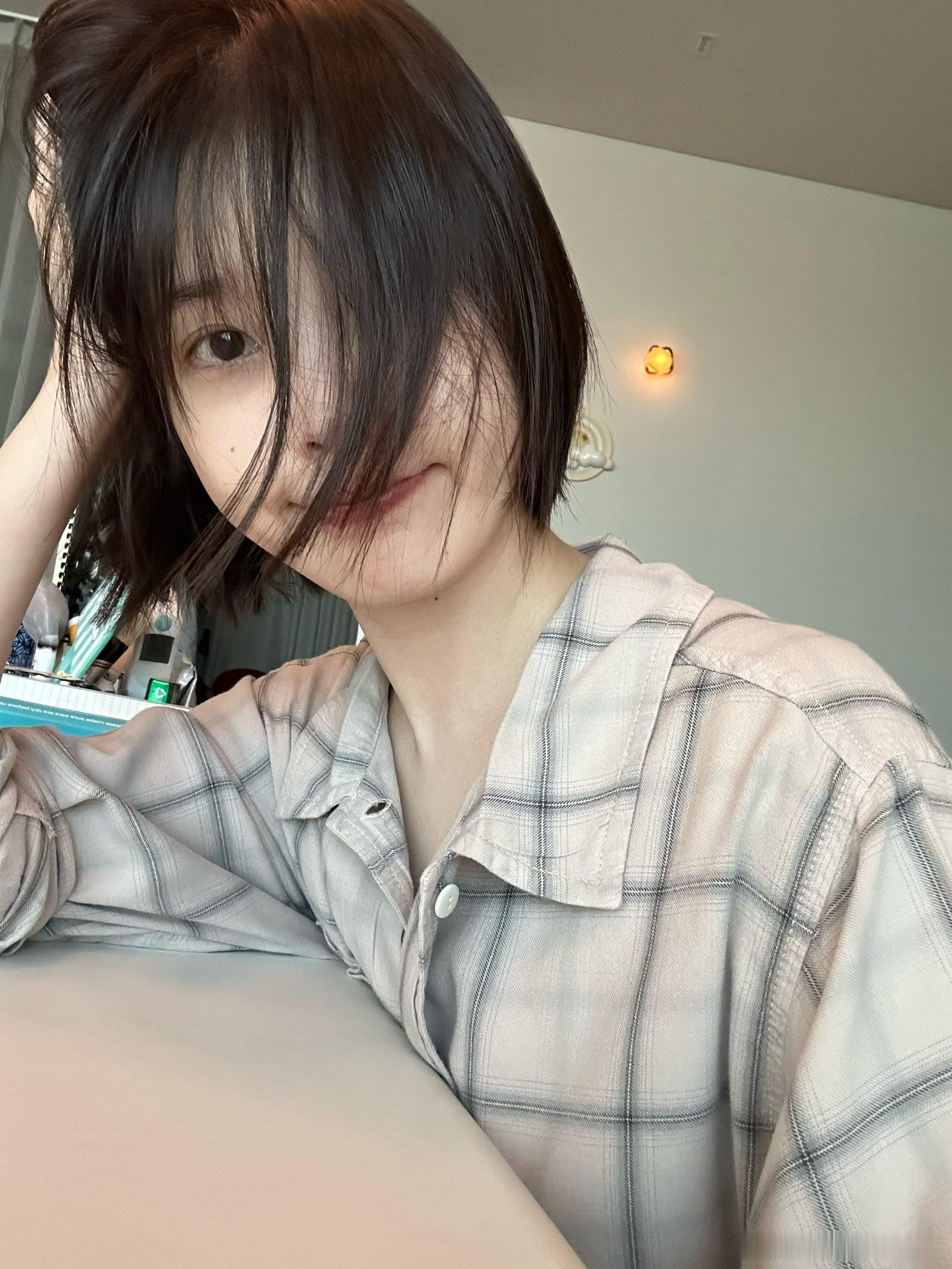 #IU#好喜欢这种居家风​