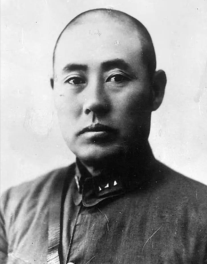 1949年，傅作义宣布起义，他的妻子却在重庆机场被特务劫走，生死未卜。周恩来下令