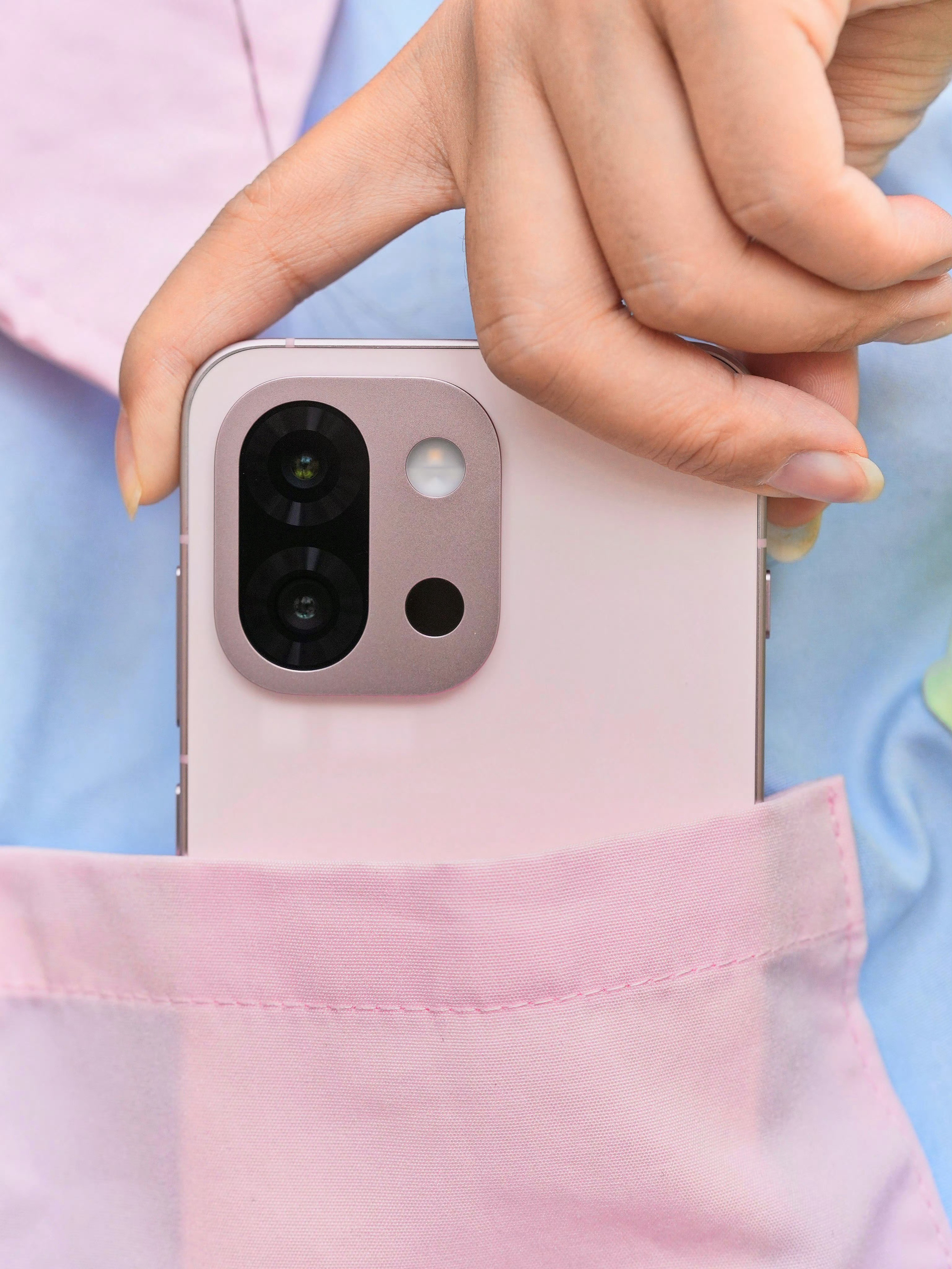 一加13T开始的新设计，相比以前的圆形镜头，是不是高了一个level？[吃瓜]