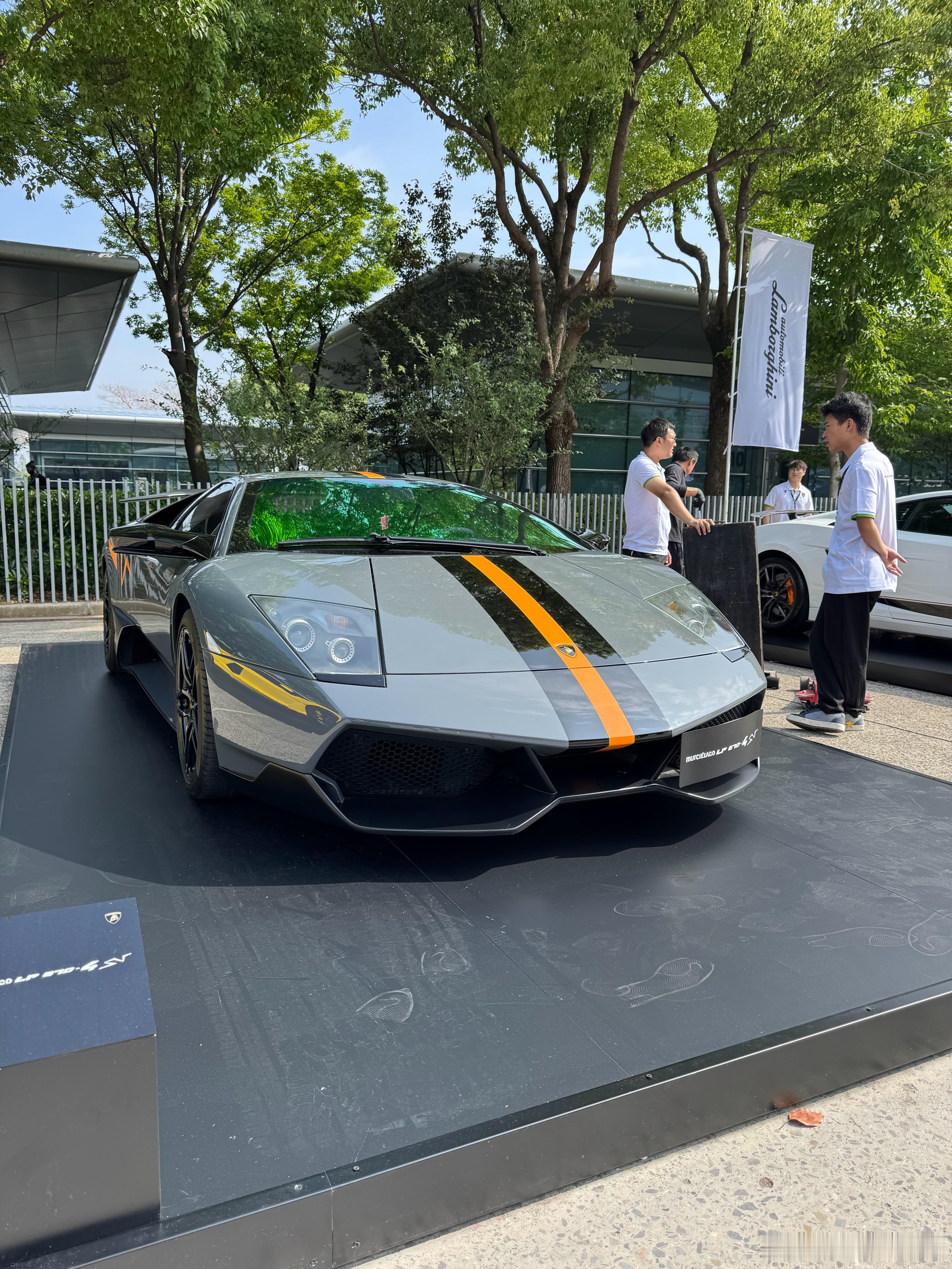 大v聊车兰博基尼周末的早上，从兰博基尼大牛开始😘​​​