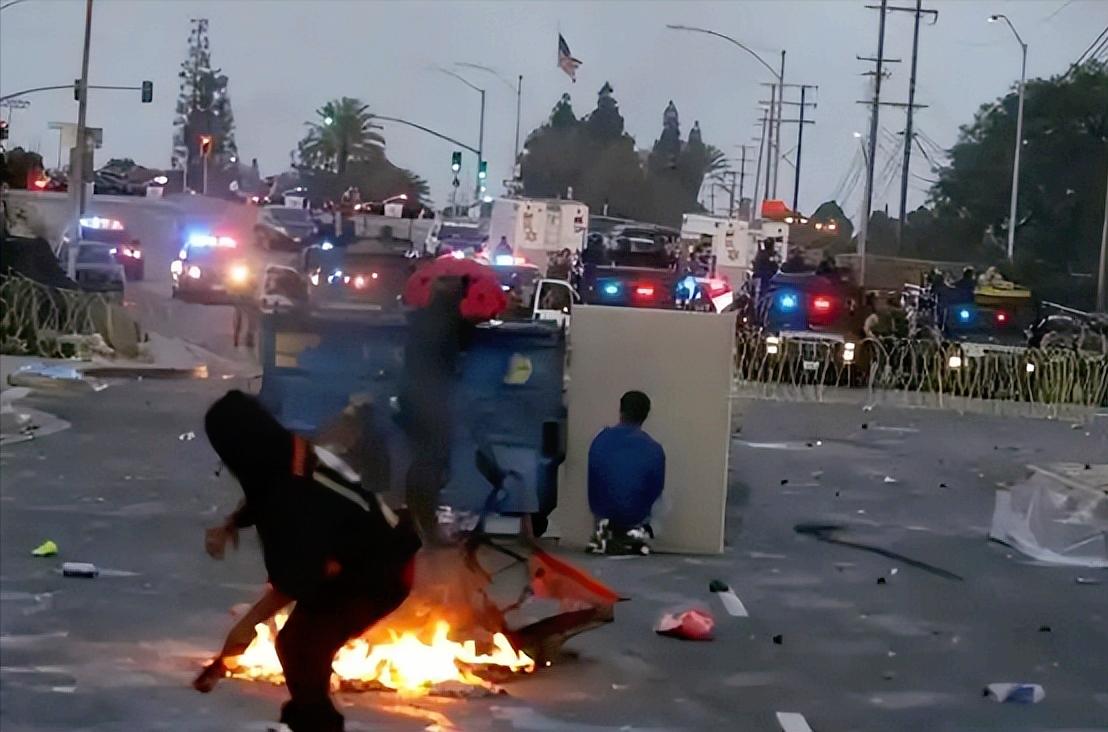 放开移民带来的问题实在是太多了，2026年刚开年，2000名美国联邦警察不打招呼