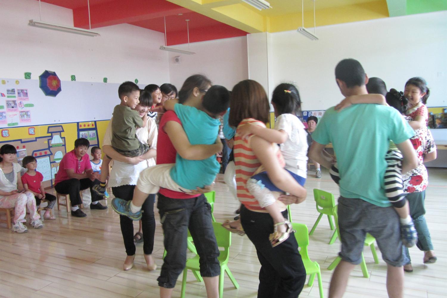 幼儿园亲子活动频繁, 受益的到底是谁, 家长向老板请假快哭了