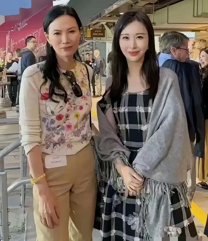 同样是“豪门阔太”，田朴珺和邓文迪，这剧本可差远了。说真的，别再拿她硬蹭邓文迪