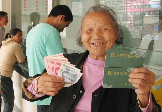 婆婆们一定要留点养老钱！左邻右舍的几个小媳妇，每天聚在一起蛐蛐自己的婆婆。