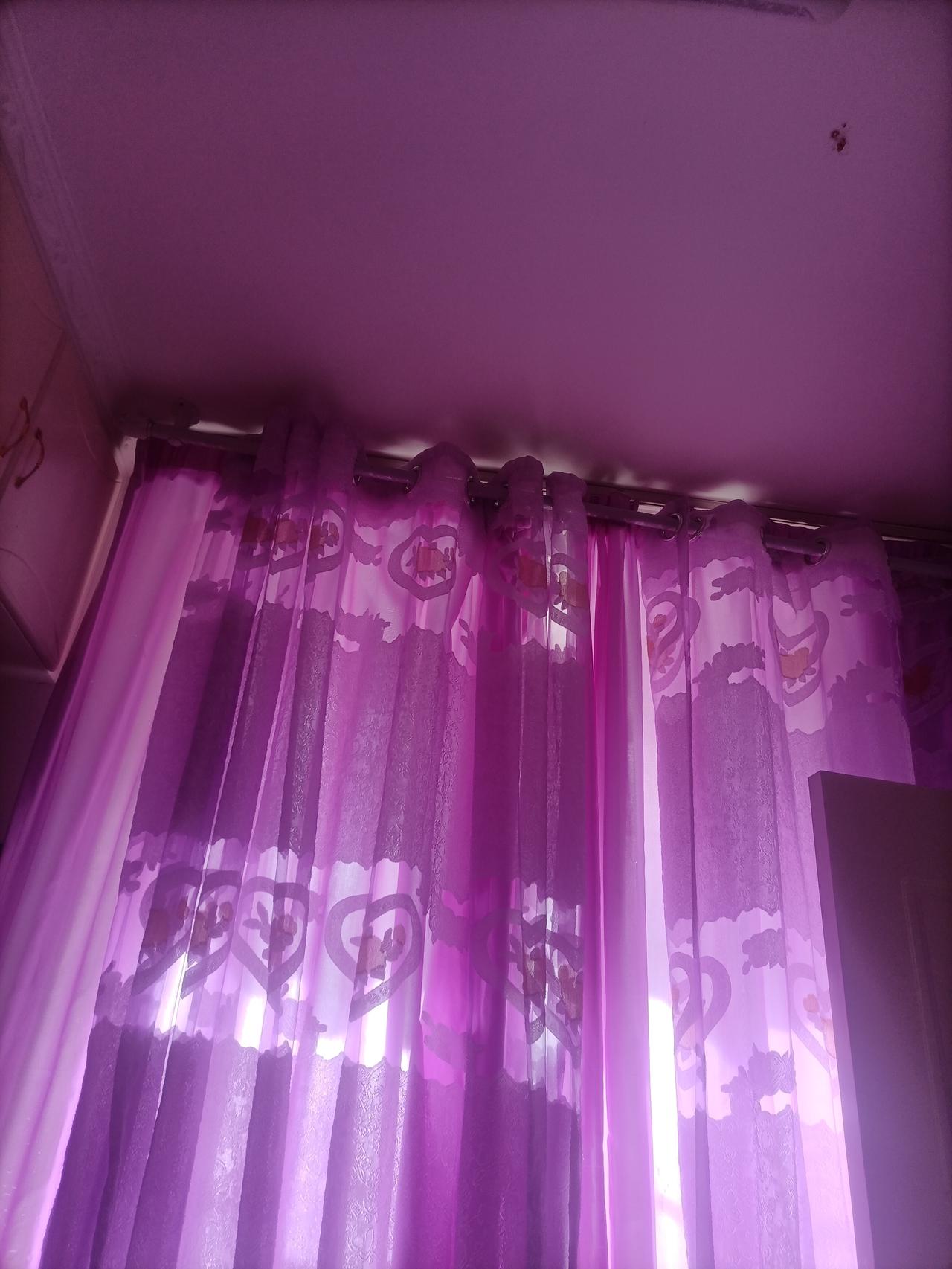 以前总觉得窗帘每年都得洗一次，不然多脏啊！结果跟一个窗帘店老板聊天，人家直接说