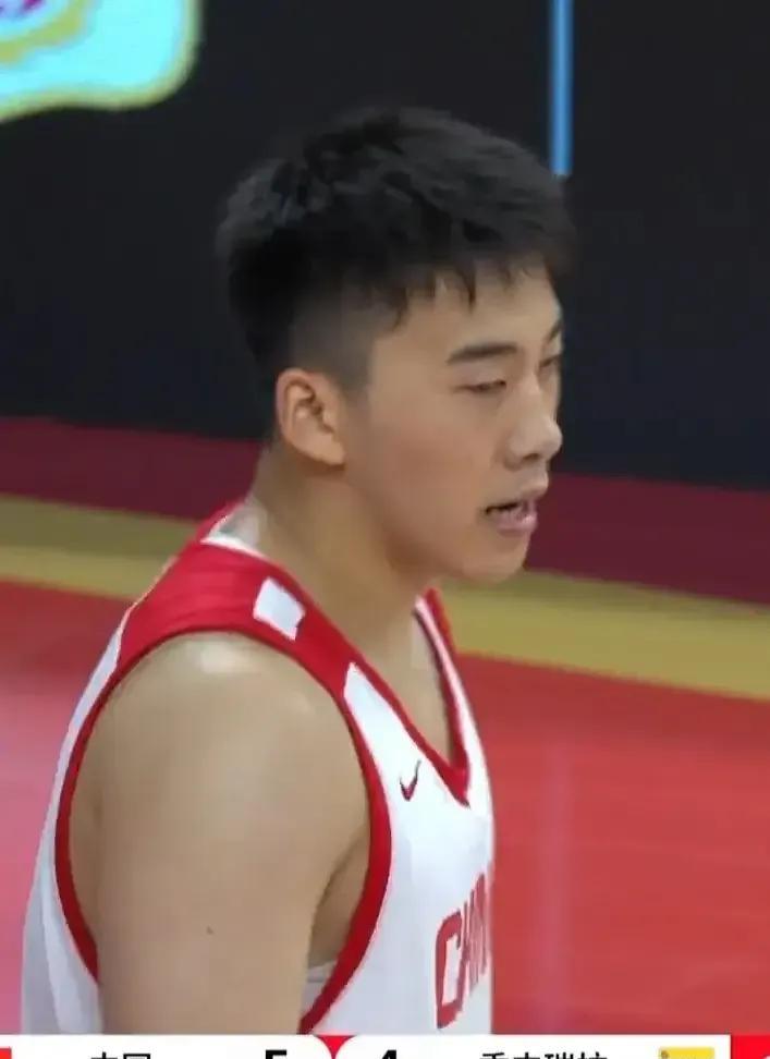 辽篮别总盯着外援了，把王俊杰赶紧签回来吧——辽宁男篮这两年都把精力放在外援上了，